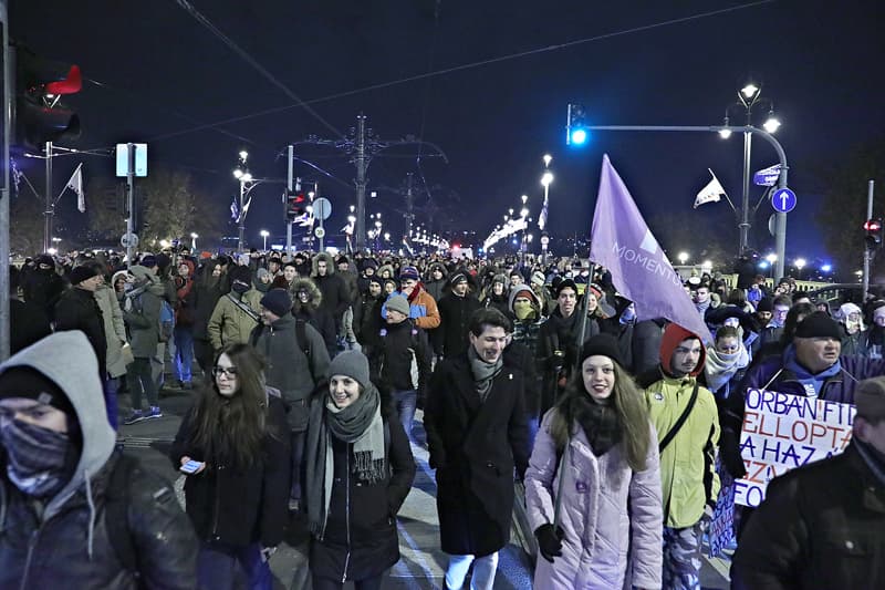 pénteki tüntetés-HR
