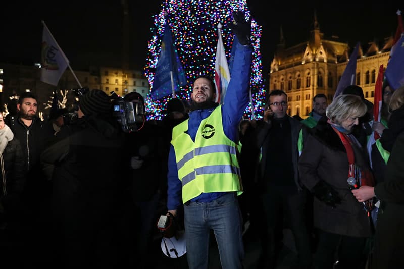 pénteki tüntetés-HR