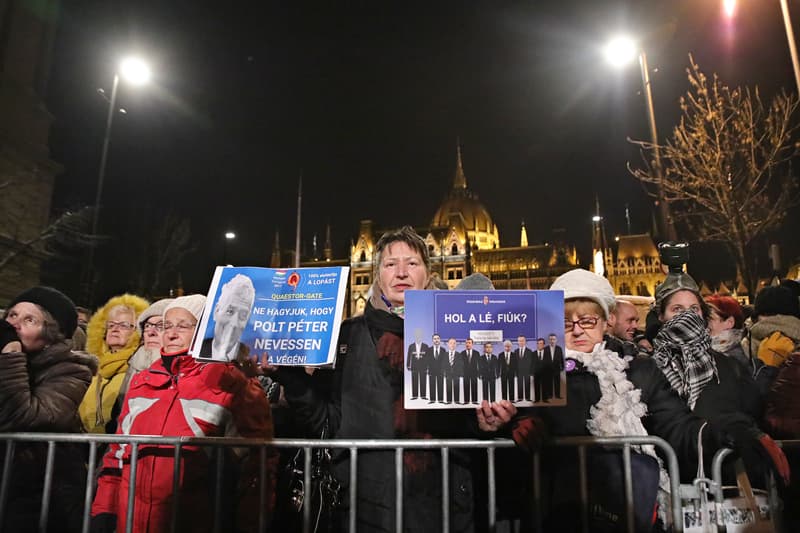 Vasárnapi tüntetés Ficsor Márton képei