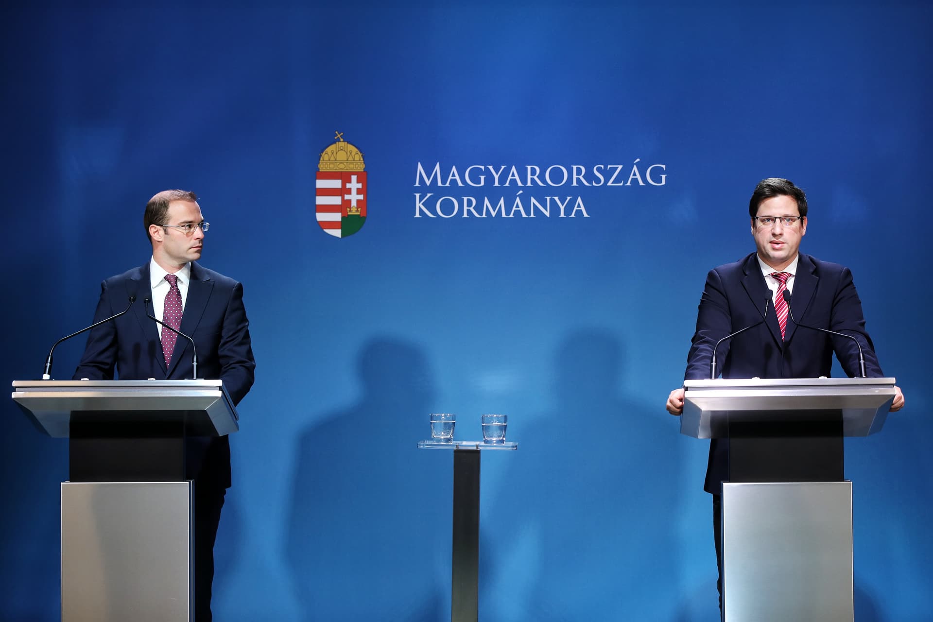 kormányinfó 0208