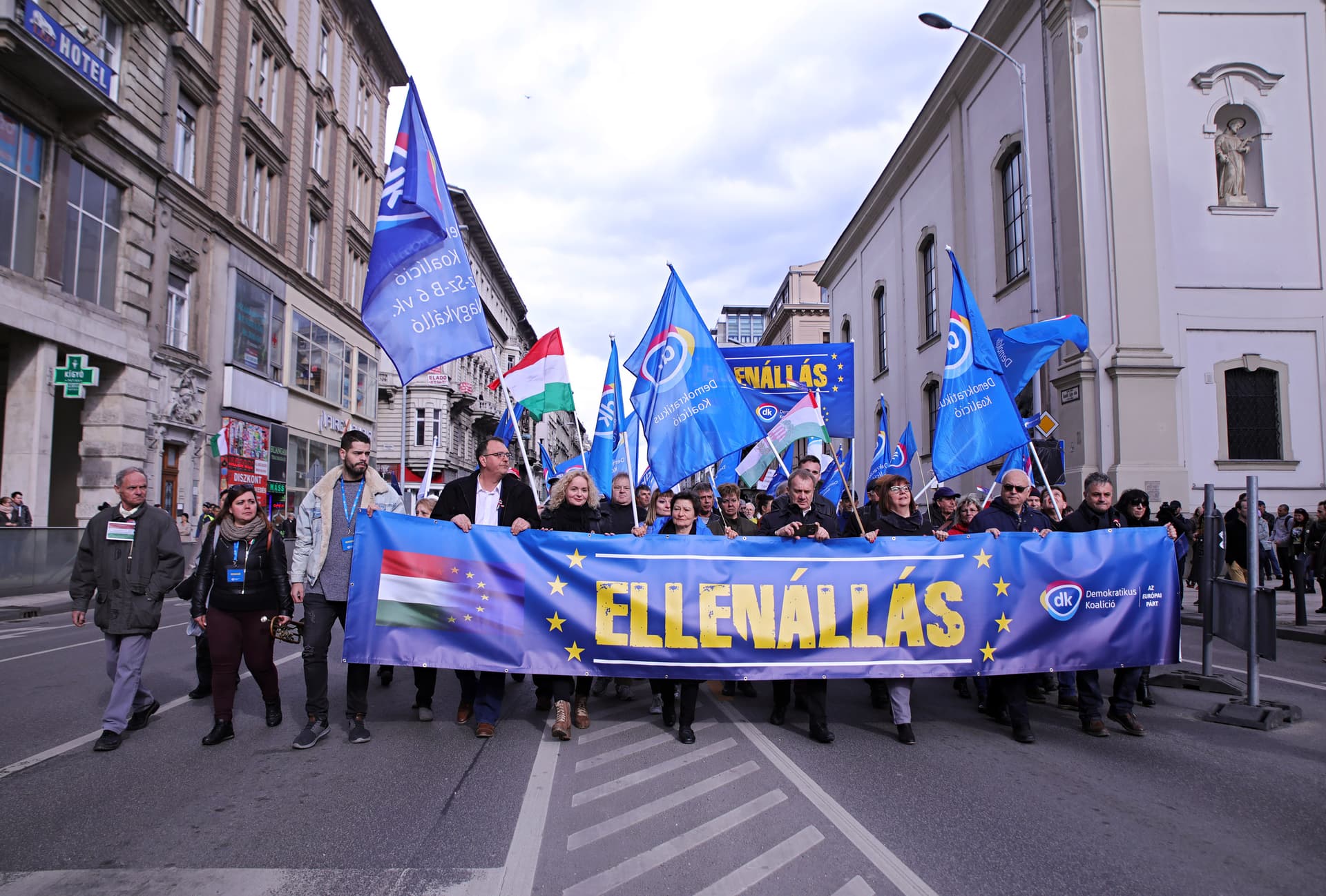 ellenzéki tünti márc 15