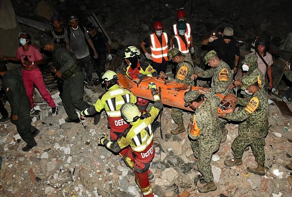 Venezuelában nyolc nappal a földrengés után találtak túlélőt a romok alatt