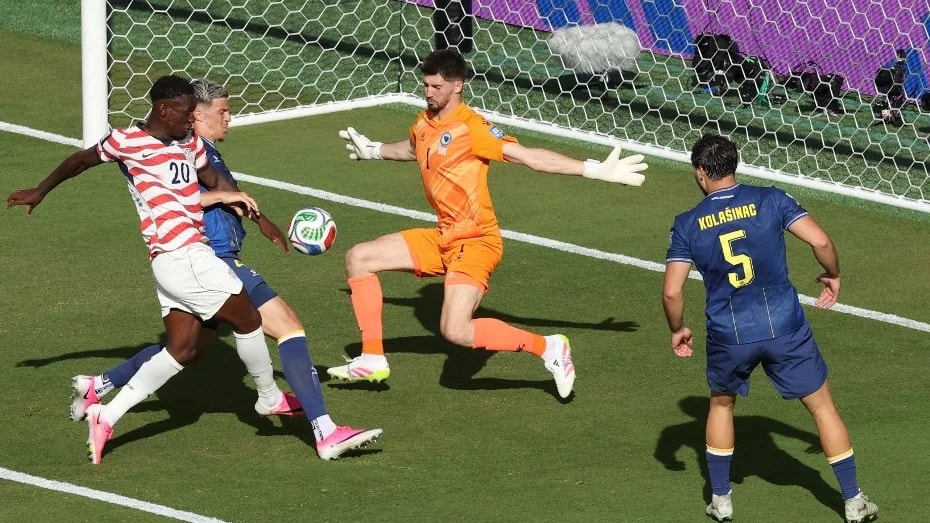 Trump közbenjárására függesztette fel a FIFA Balogun eltiltását