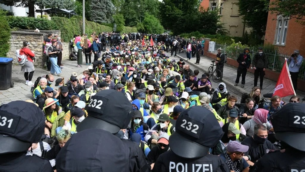Több ezren tüntettek Németországban