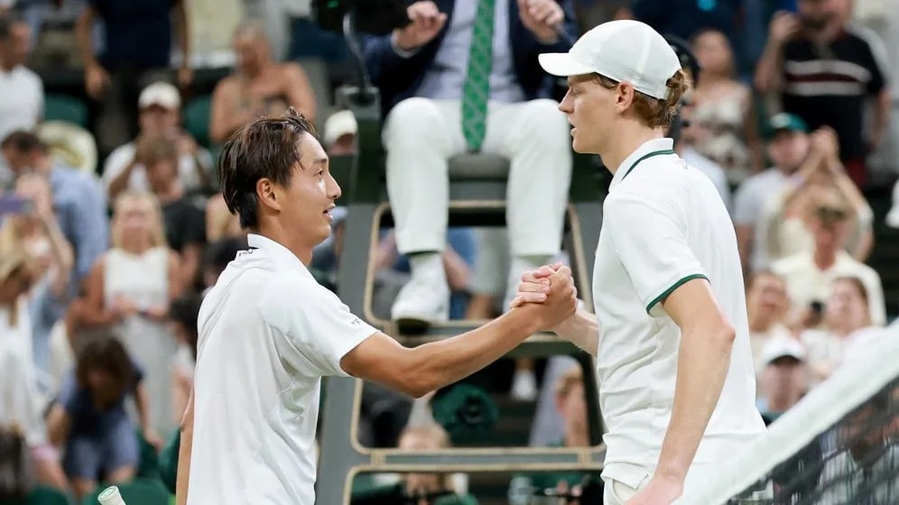 Sinner a nyolc között Wimbledonban