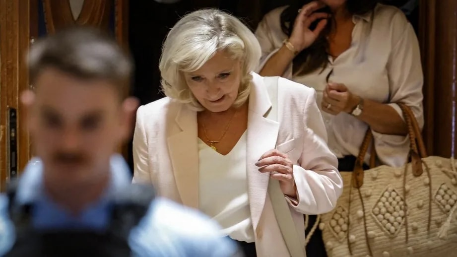 Jeladóval indulhat Le Pen az elnökválasztáson