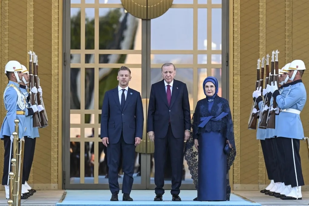 Erdoğan szokatlan ajándékkal lepte meg Magyar Pétert