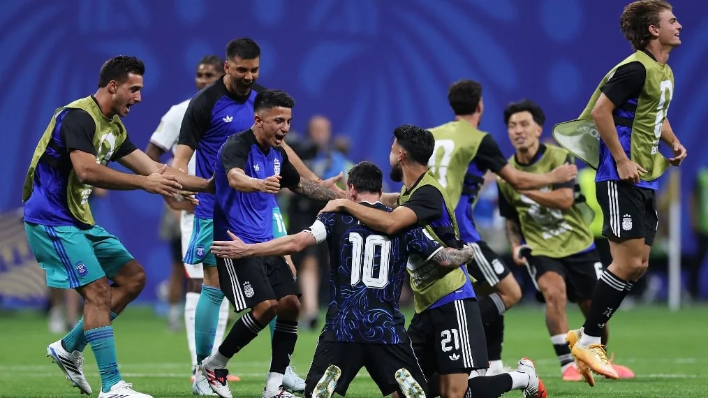 Argentína vasárnap újra világbajnok lehet, Anglia ismét elbukott