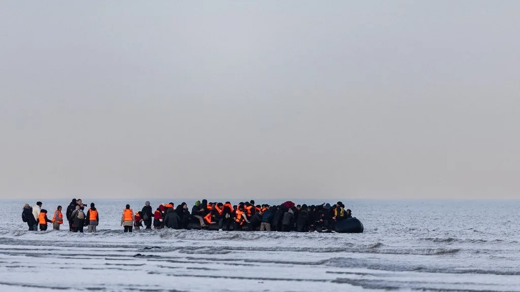 Tömegesen jutottak be határsértők Marokkó felől Ceutába