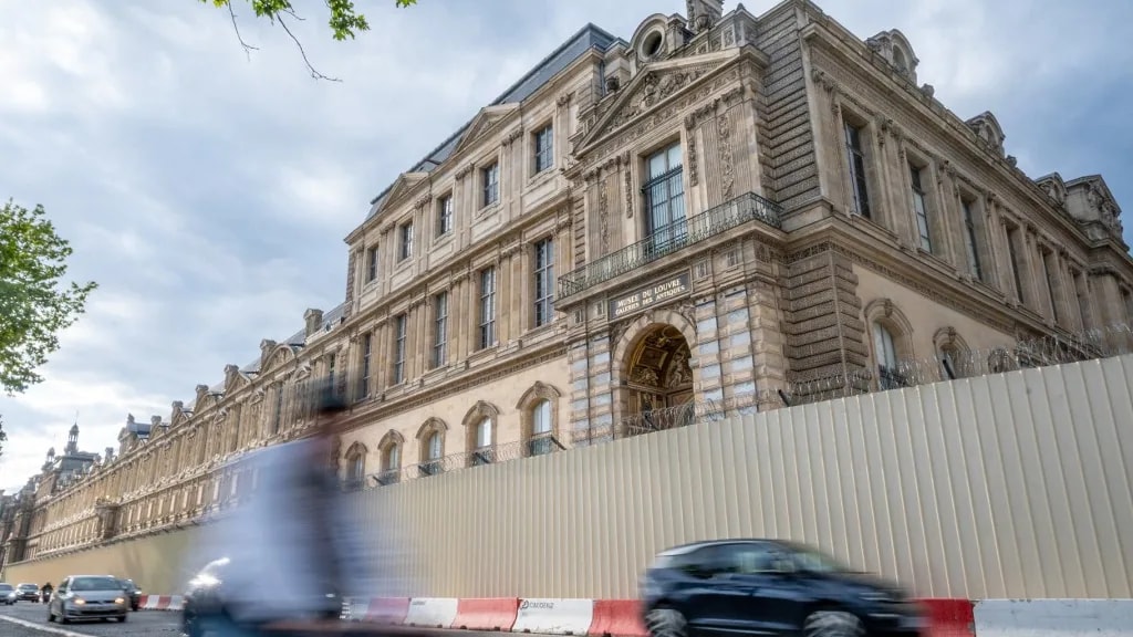Újra megnyílik a Louvre kirabolt galériája