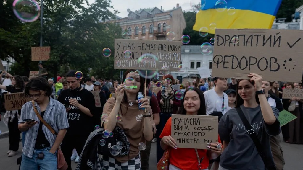 Zelenszkij támogatottsága romokban