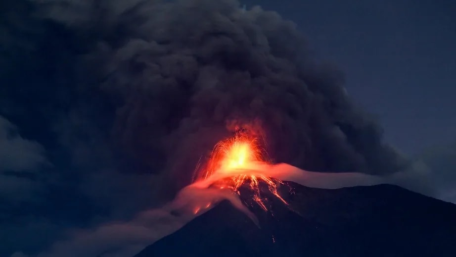 Már több mint 1700 embert telepítettek ki Guatemalában a Fuego vulkán aktivitása miatt