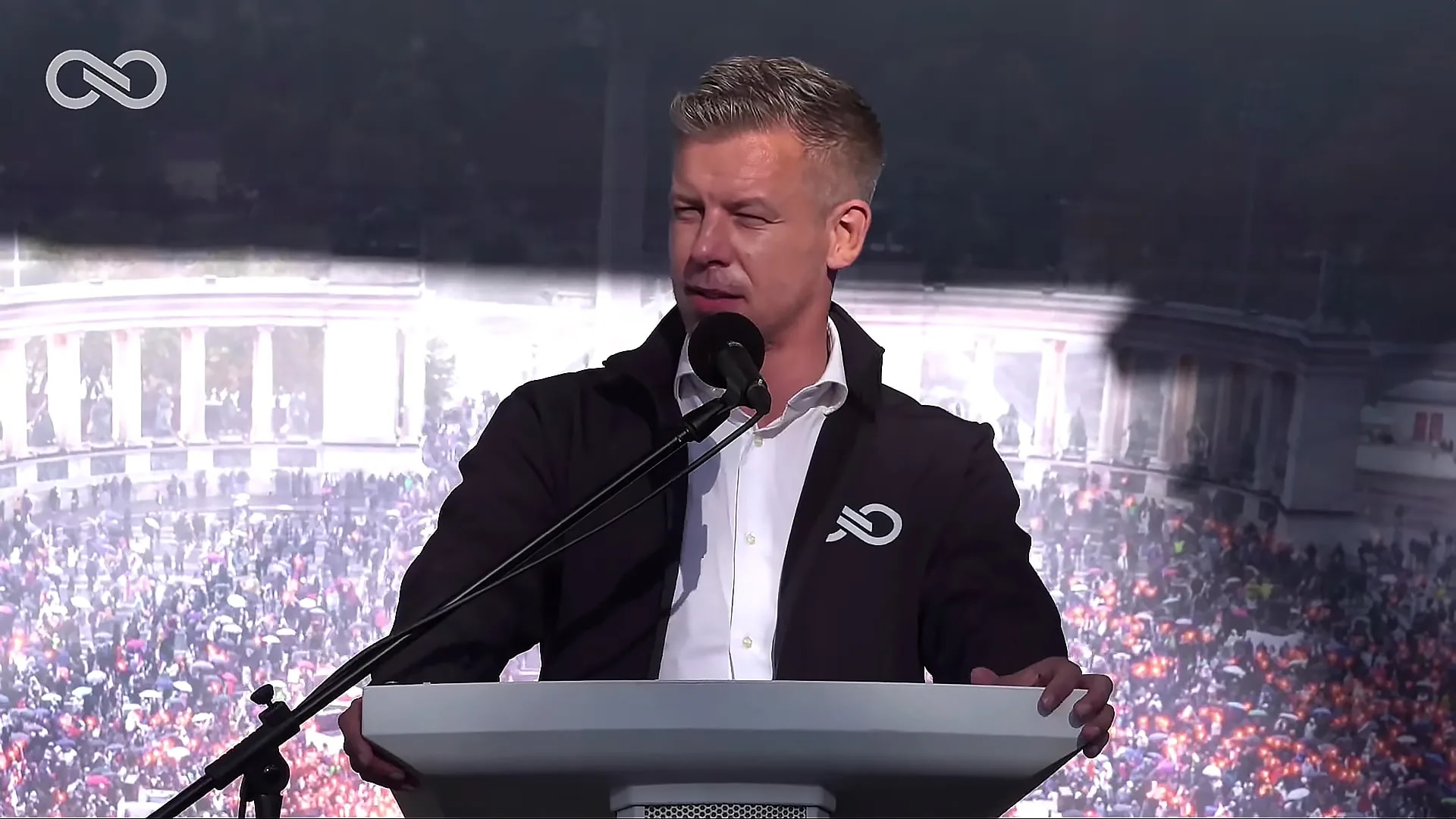 Magyar Péter Veszprémben. Kormányzás helyett sem engedi el a kampányüzemmódot