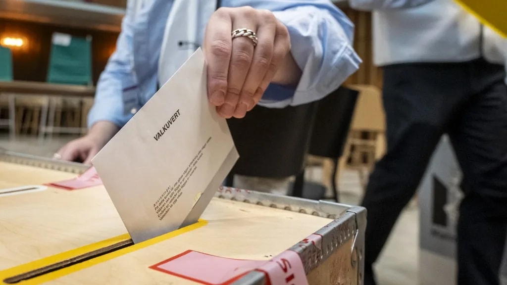 Az előzetes választási eredmények szerint a svéd balközép ellenzék alakíthat kormányt