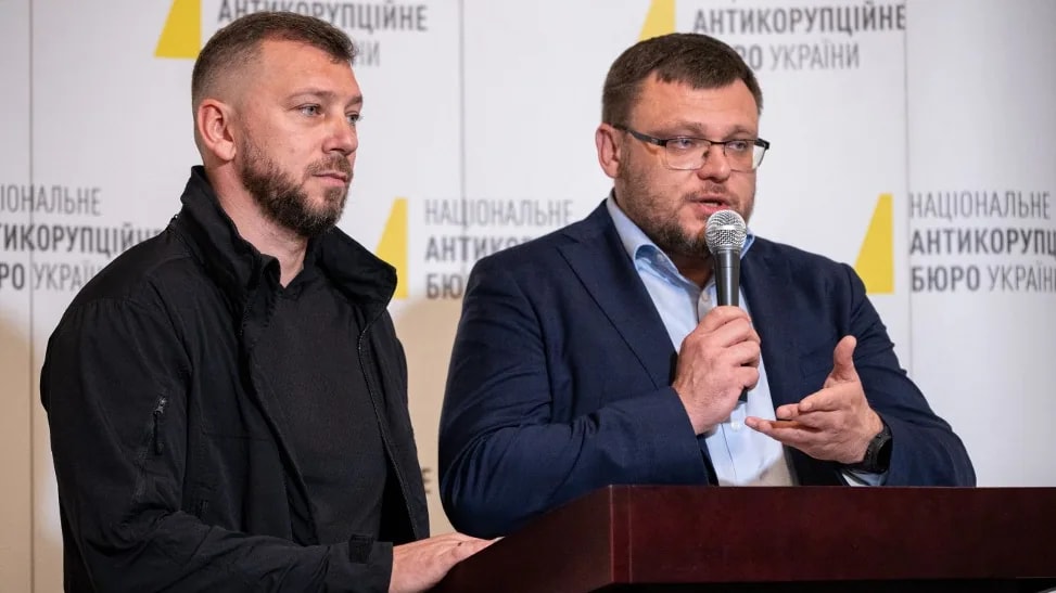 Egymást támadja a menesztett főügyész és a korrupcióellenes hatóság vezetője