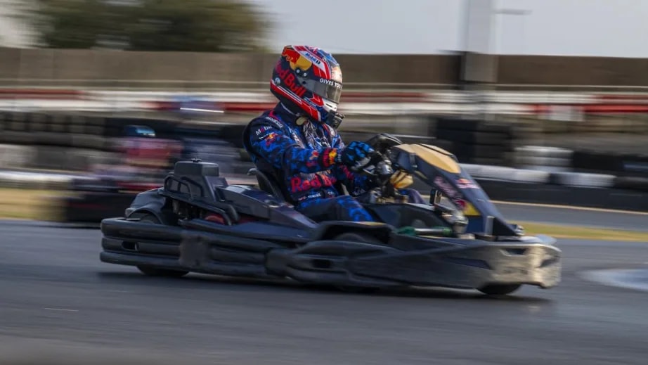 Verstappen könnyedén győzte le száz gokartos ellenfelét