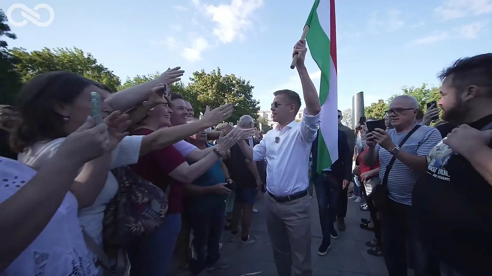 Pécsen folytatja országjárását Magyar Péter