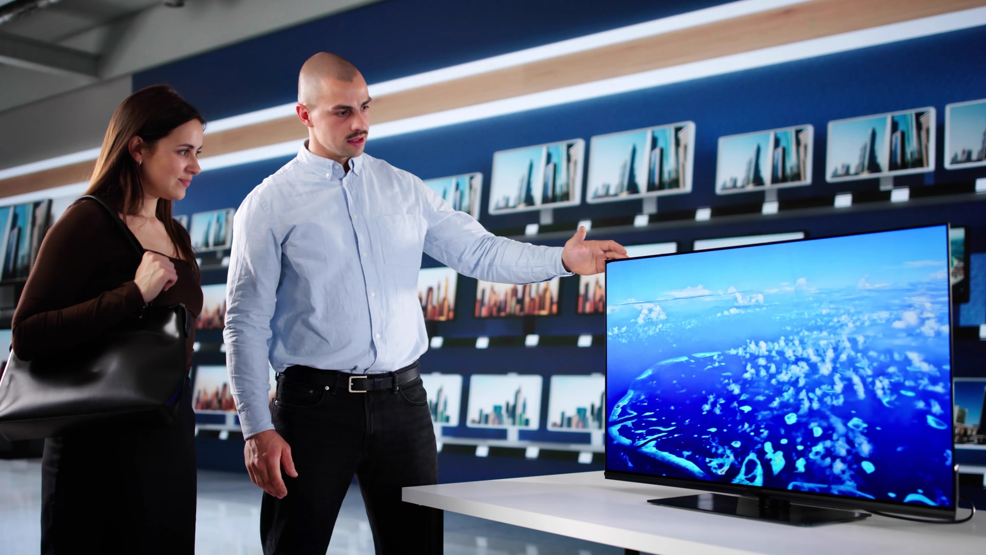Kikapcsolta a televíziót? Lehet, hogy az még mindig hallja, miről beszél a szobában