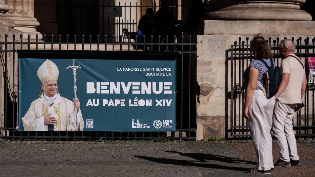 Leó pápa a bántalmazási botrány árnyékában érkezik Franciaországba