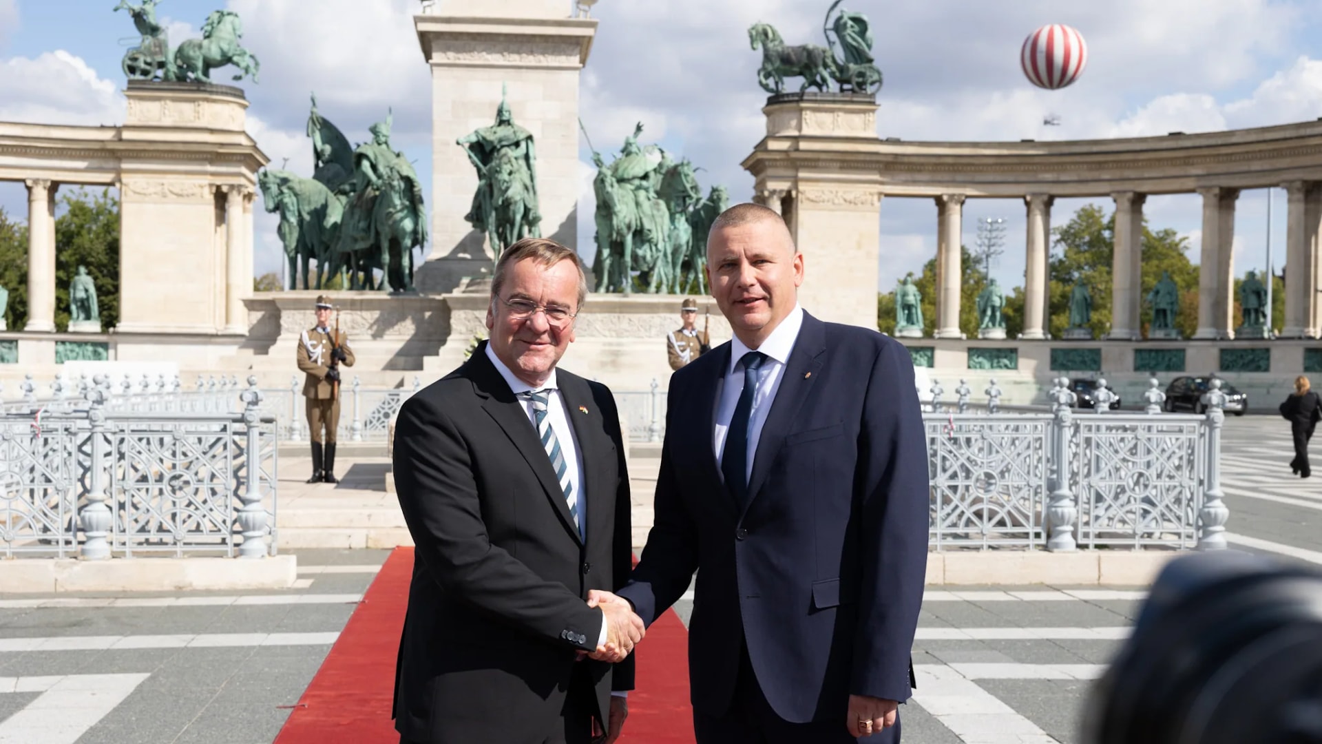 Magyarország védelme erős honvédségen és együttműködésen alapul