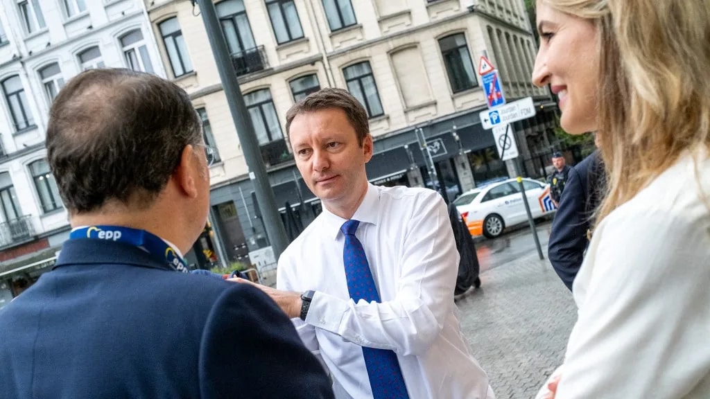 Bizalmat kért a parlamenttől Siegfried Muresan román miniszterelnök-jelölt