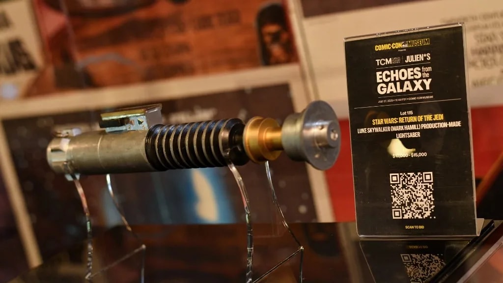 Elárverezik Darth Vader fénykardját