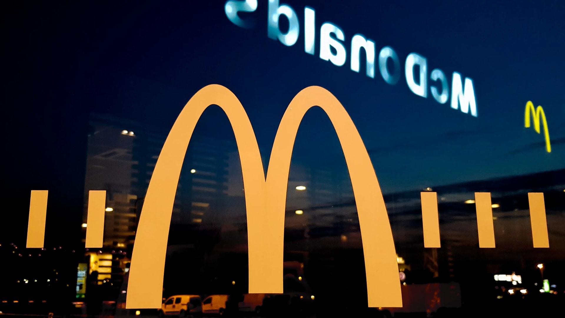 Miért nem romlik meg a McDonald’s hamburgere?