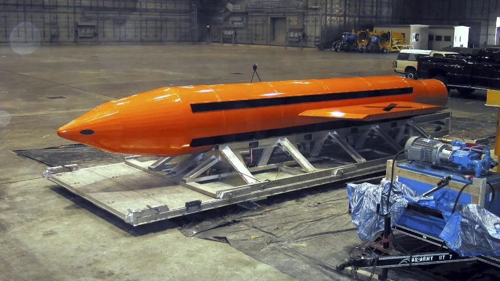 Források szerint az USA fontolgatja a „minden bomba anyjának” bevetését Irán ellen