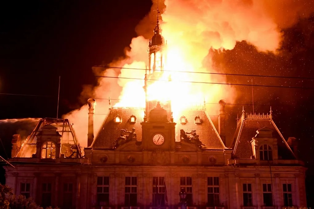 Limoges-ban a tűzvész pusztította városháza feleleveníti a Notre Dame emlékeit
