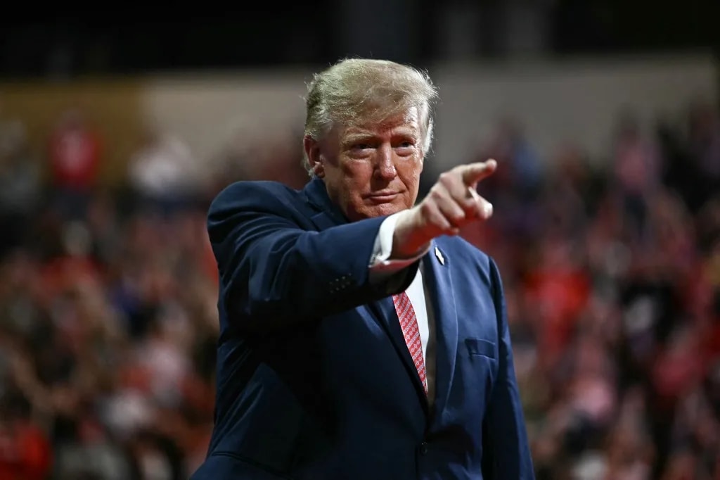 Úszómedencét építtetne Donald Trump a fehér házi sajtószoba helyére