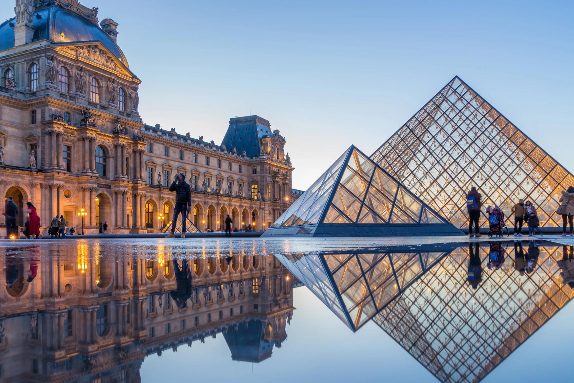 Ismét a Louvre biztonsága miatt aggódnak