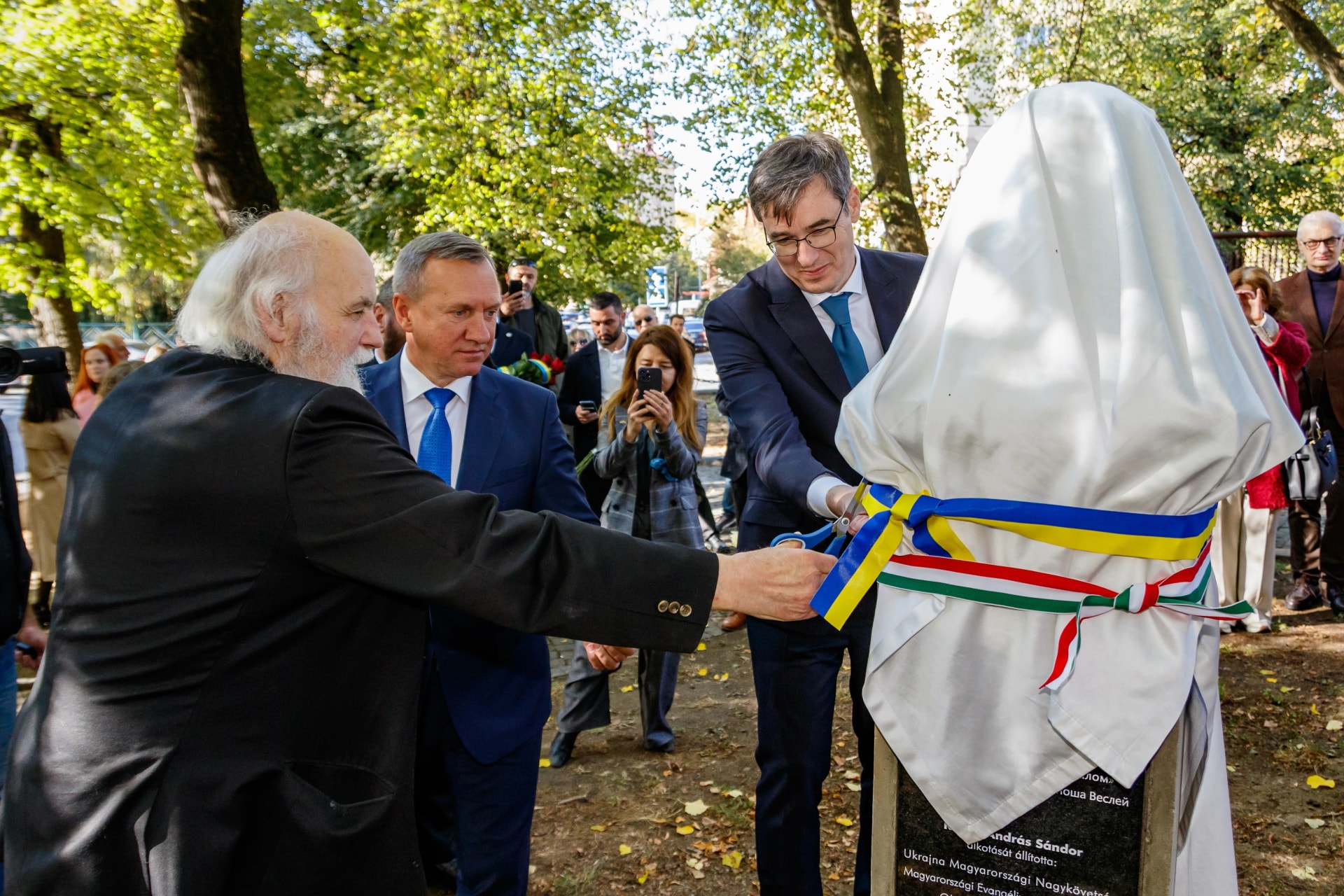 Felavatták Nagy Imre mellszobrát Ungváron