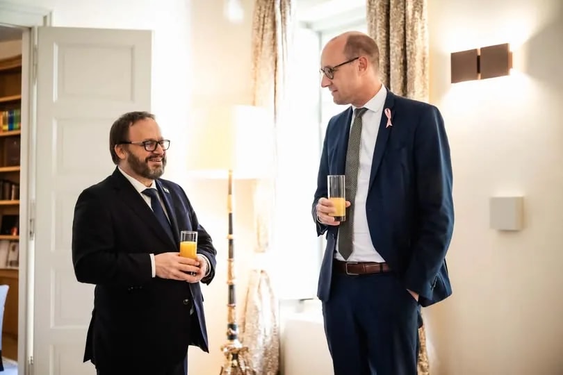 Vincent Van Peteghemmel találkozott Kármán András