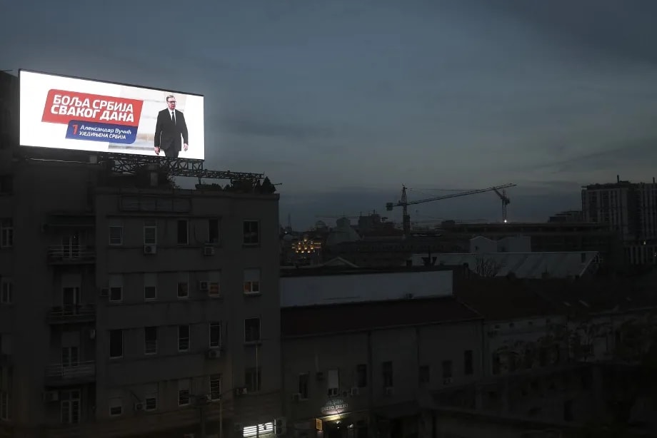 Megkezdődött a voksolás Szerbiában