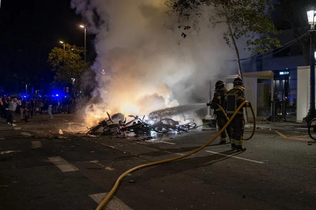 Barcelonában sokakat őrizetbe vettek 