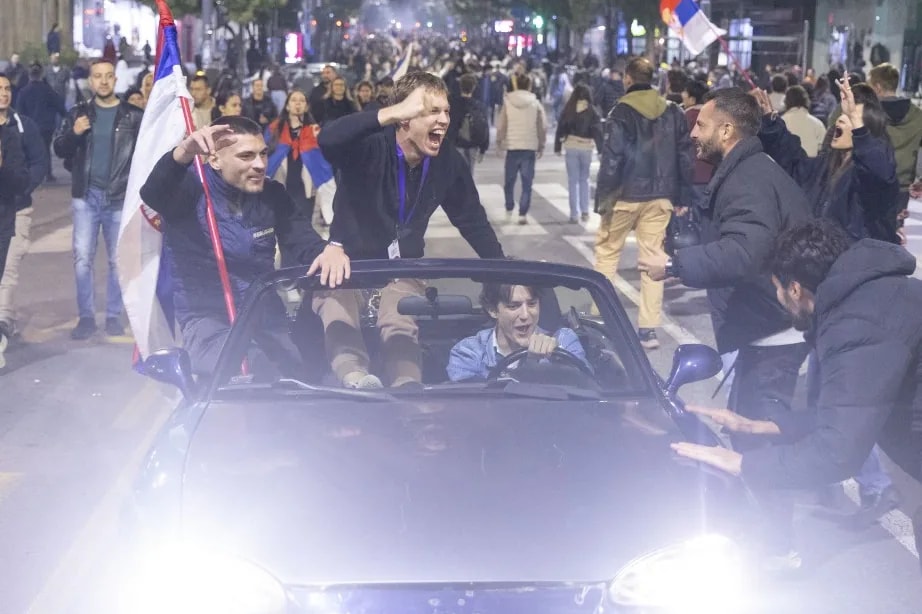 Megbukott Vučić hatalma, ünnepelnek Szerbiában 