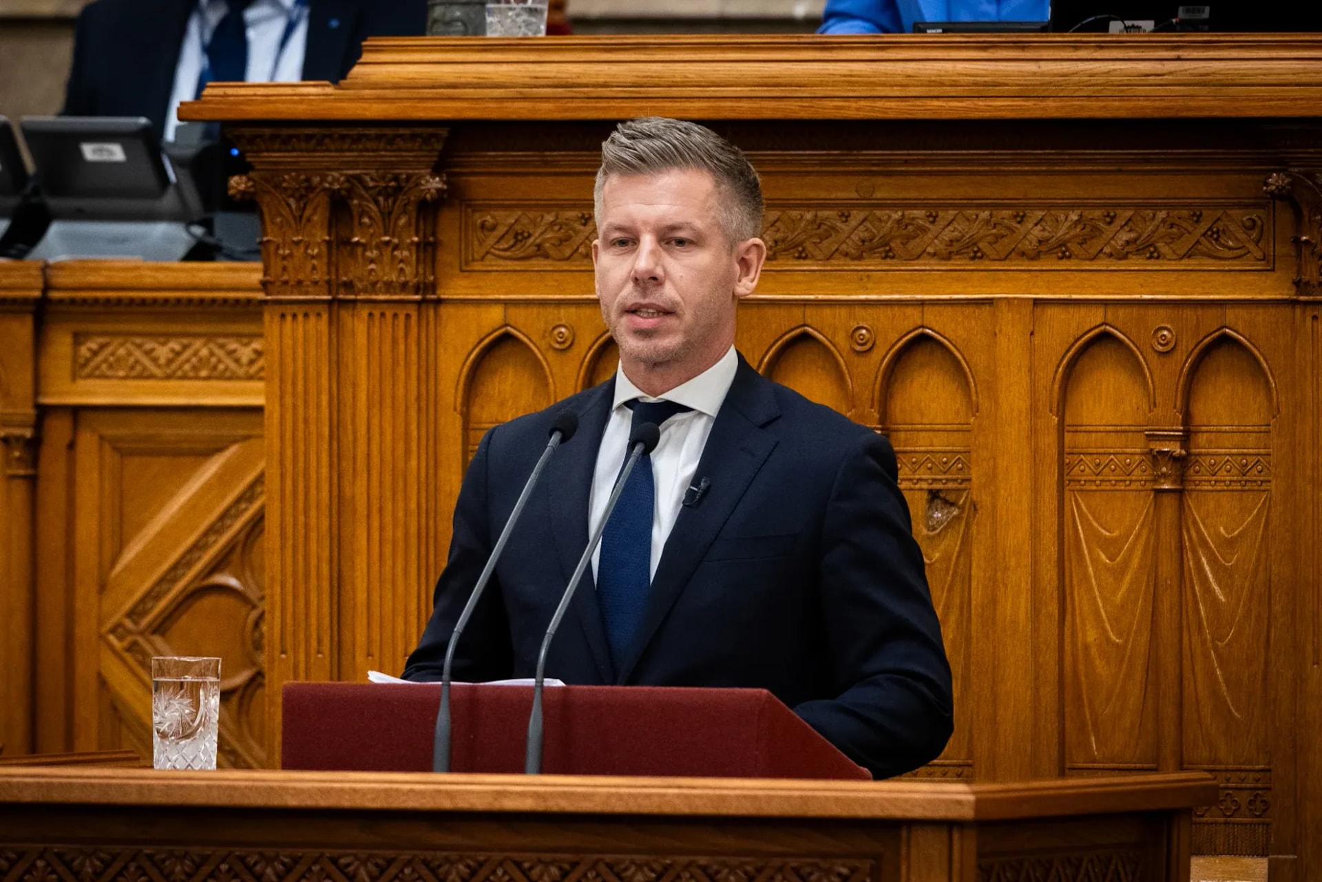 Jövő héten pont kerülhet több égető kérdés végére is