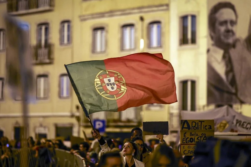 Több ezren vonultak utcára Portugáliában