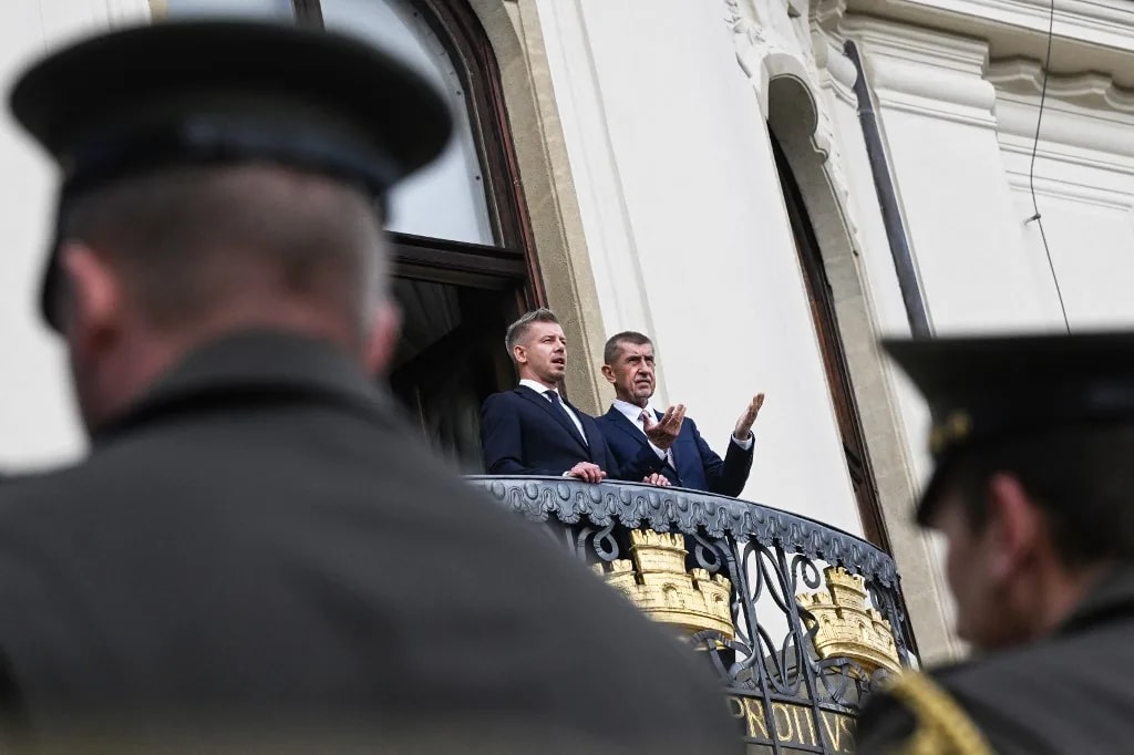 Pragmatikus politikusként tárgyalt Prágában Magyar Péter