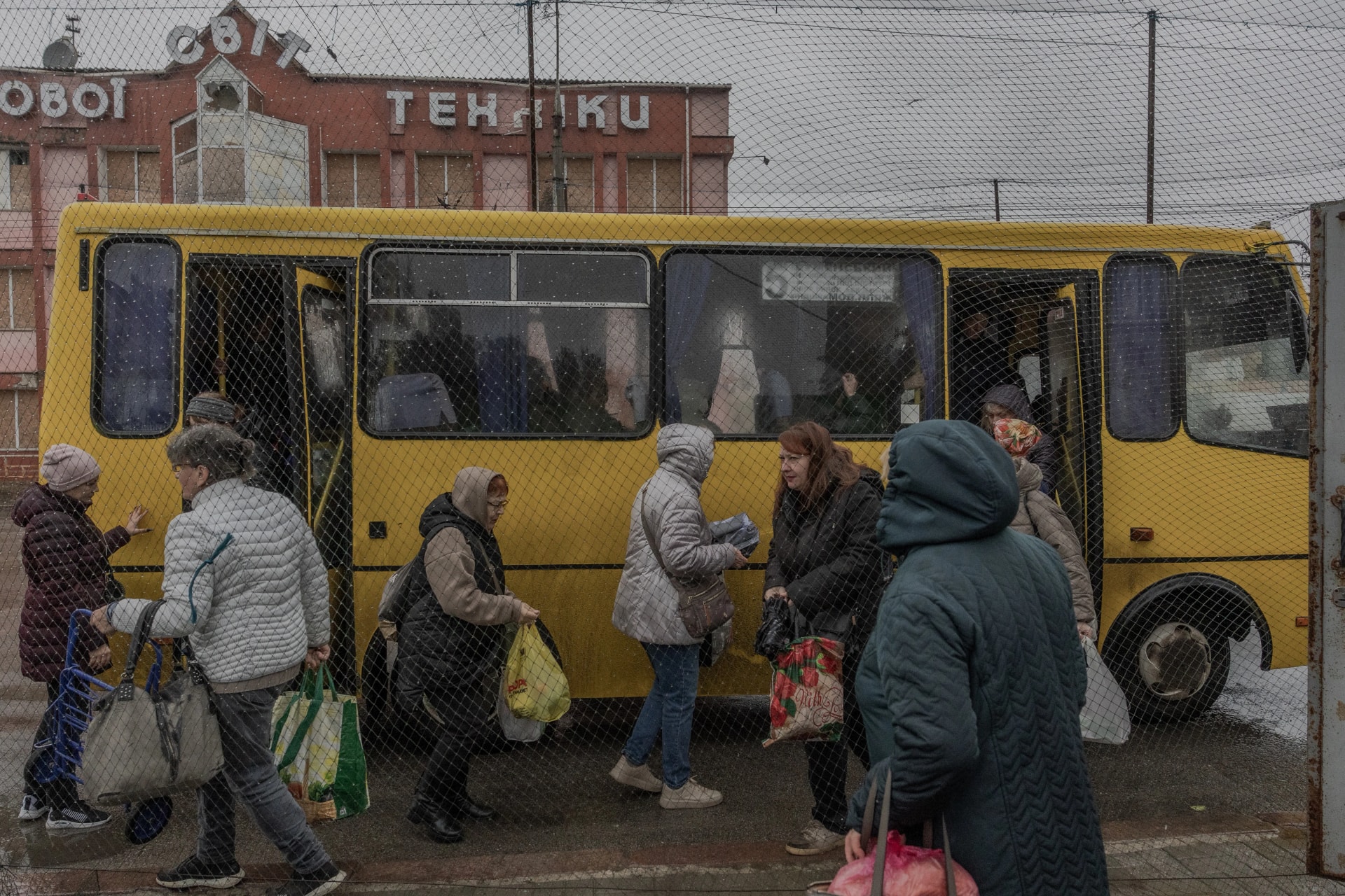 Megérkeztek Fehéroroszországba az Oleskiből evakuáltakat szállító repülőgépek