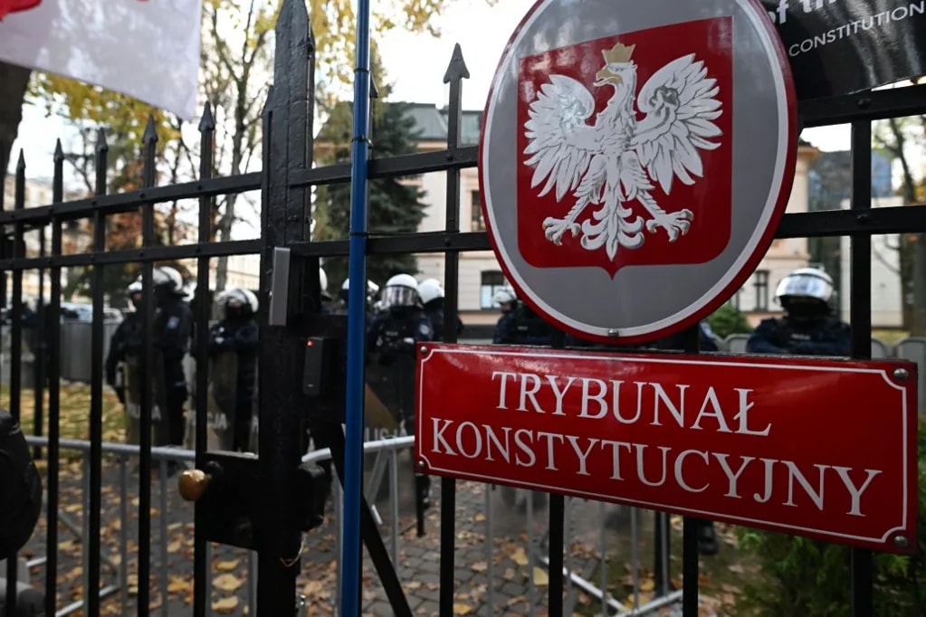 Rohamrendőröket vezényeltek ki a lengyel alkotmánybírósághoz