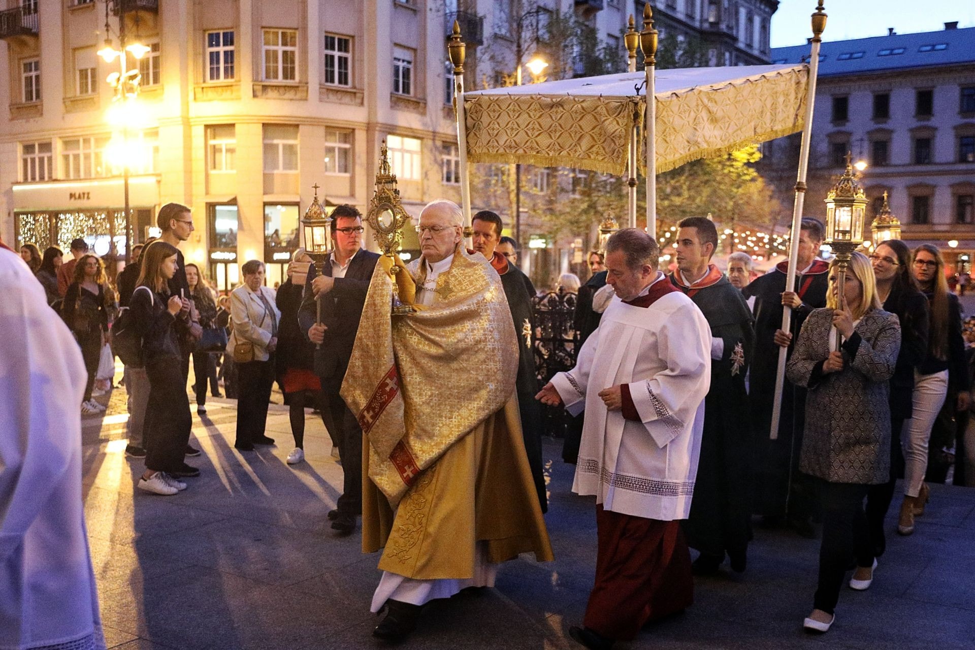 Este már Jézus feltámadását ünneplik a keresztények