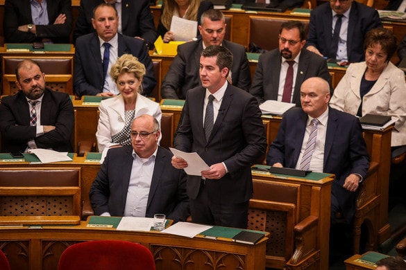 "A bevándorlás bizonyítottan kéz a kézben jár a terrorizmussal"