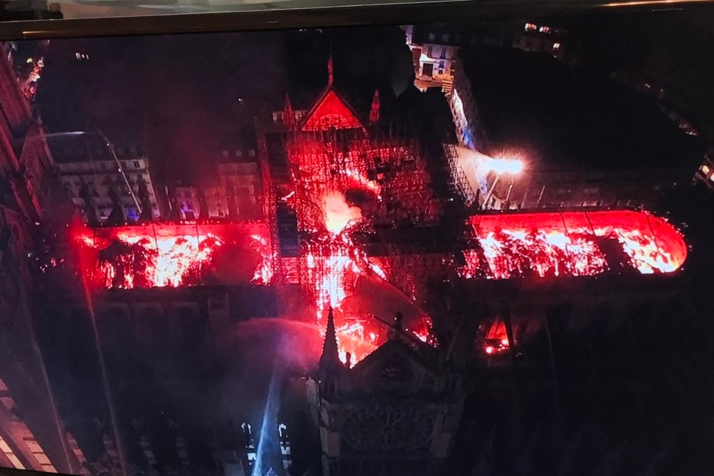 Megmenekül a Notre-Dame