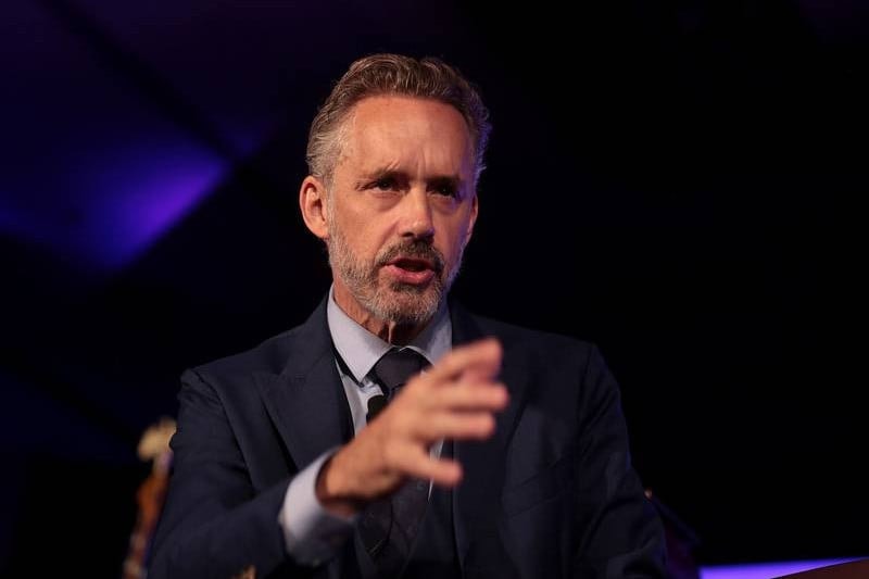 A fehér egyetemisták kirekesztése ellen tiltakozik a neves író, Jordan Peterson