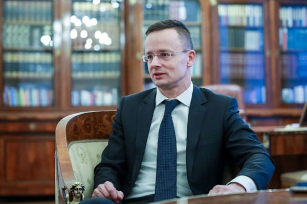 Szijjártó: Magyarország, az Egyesült Államokhoz hasonlóan, megvédi határait