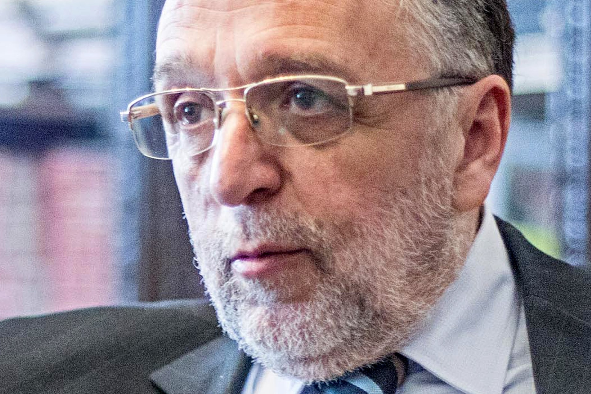 Napi groteszk: a Mazsihiszt méltatja az antiszemita jelöltet állító Jobbik