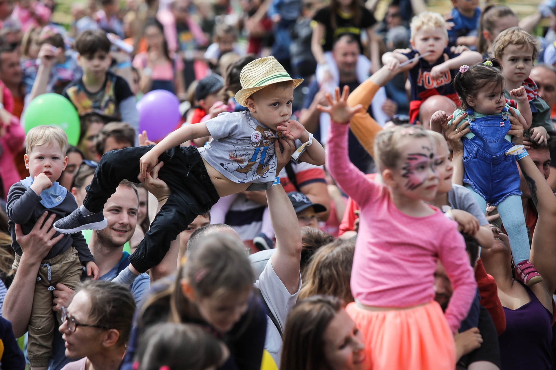 Gryllus Vilmos énekelteti meg a kicsiket a Gyerek Sziget második hétvégéjén