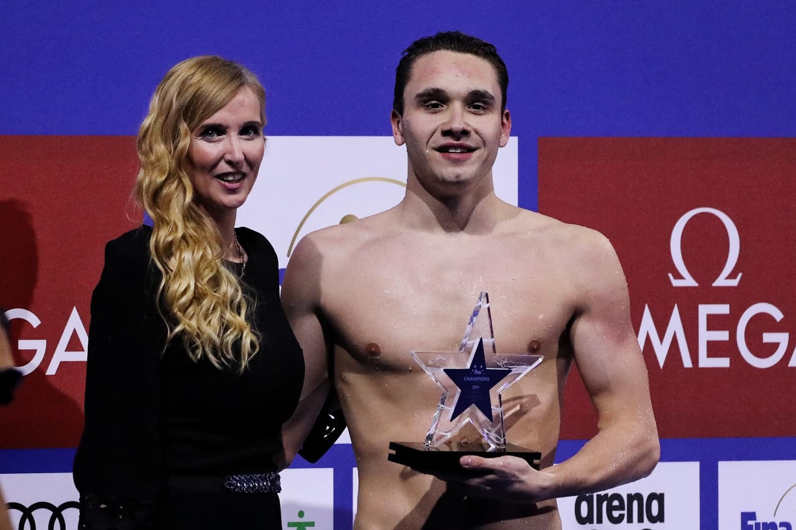 Két magyar győzelem szombaton az úszó Bajnokok Sorozatában