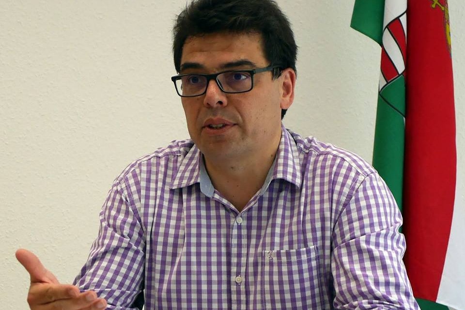 Állítsák le a konzervatív kormányok elleni boszorkányüldözést Európában!